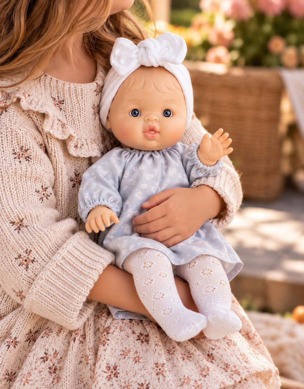 Poupée Gordis Raky avec blouse fleurie et bandeau Paola Reina