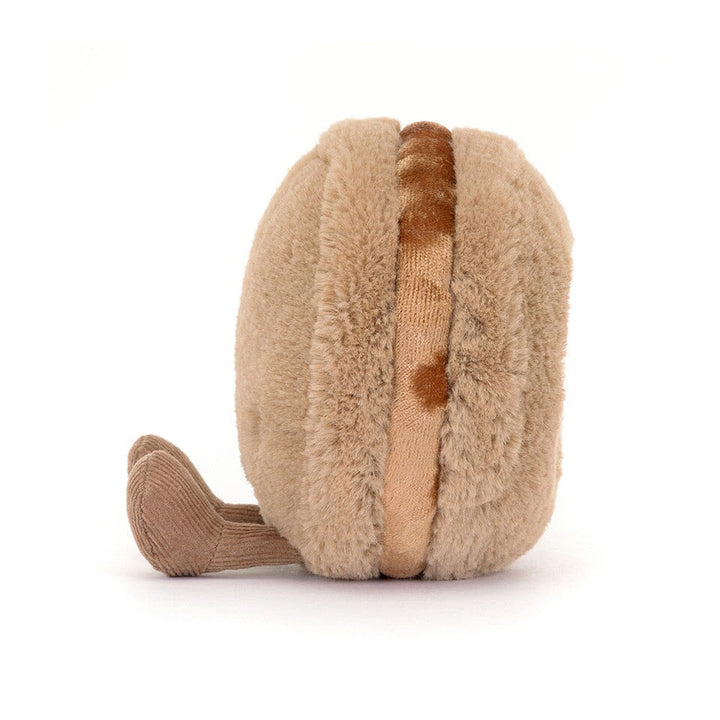 Mona le Macaron de Jellycat est une peluche douce et adorable. 