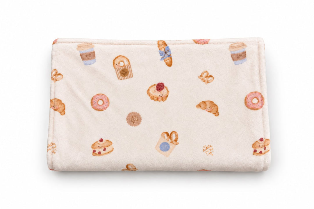 Couverture de minky Pâtisseries Mlle et Coco doudou
