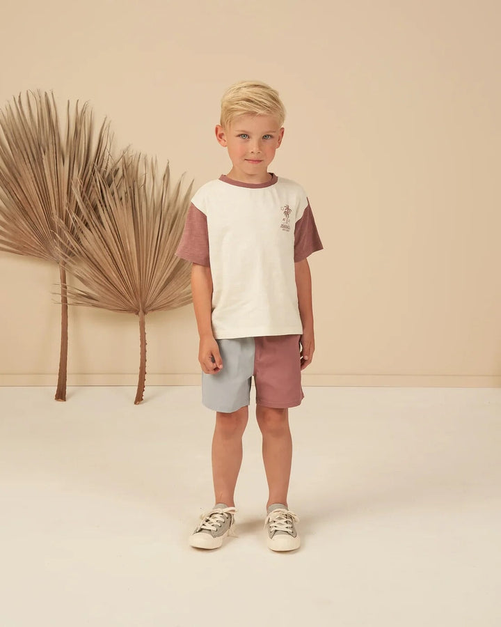 T-shirt Mahalo de Rylee &amp; Cru avec manches contrastées, vêtement enfant