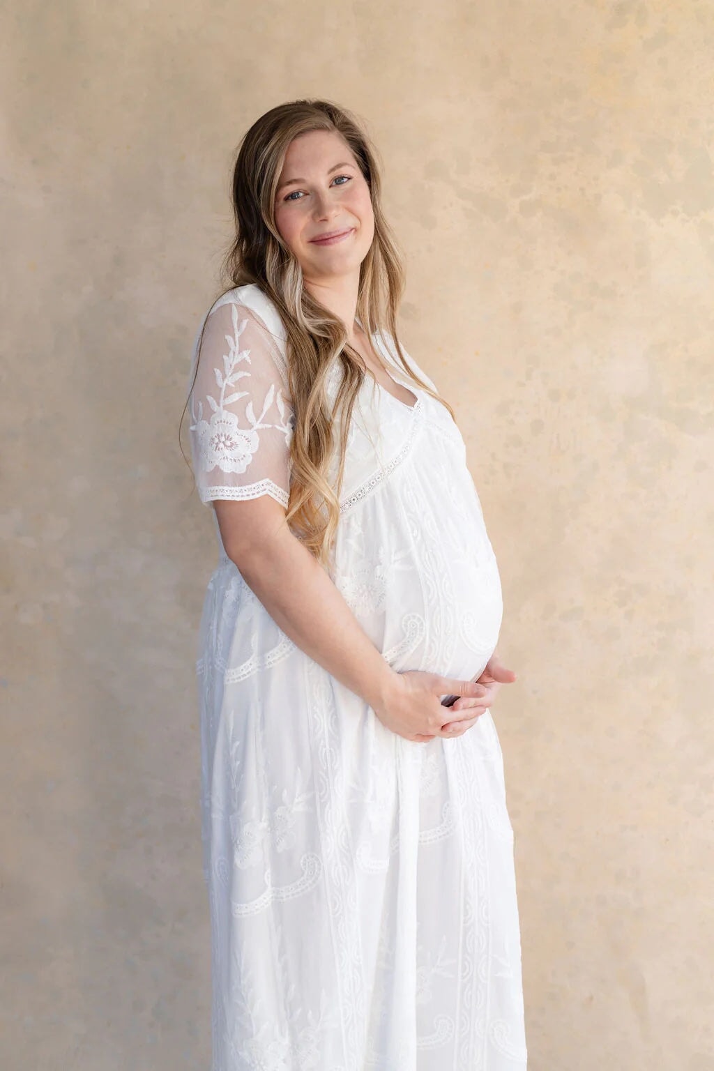 robe rose maternité blanche broderie vêtement maman Amélia compagnie québécoise