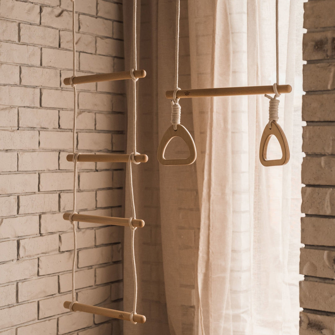 Salle de sport suspendue - Trapèze avec anneaux en bois Kinderfeets Mlle et Coco