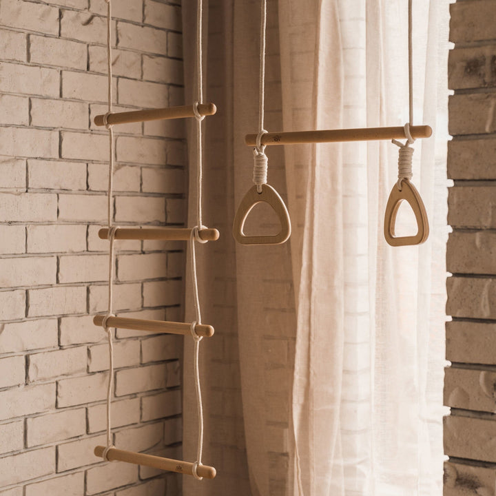 Salle de sport suspendue - Trapèze avec anneaux en bois Kinderfeets Mlle et Coco