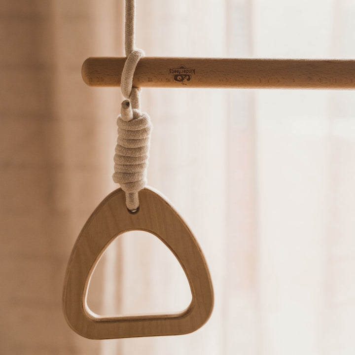 Salle de sport suspendue - Trapèze avec anneaux en bois Kinderfeets Mlle et Coco
