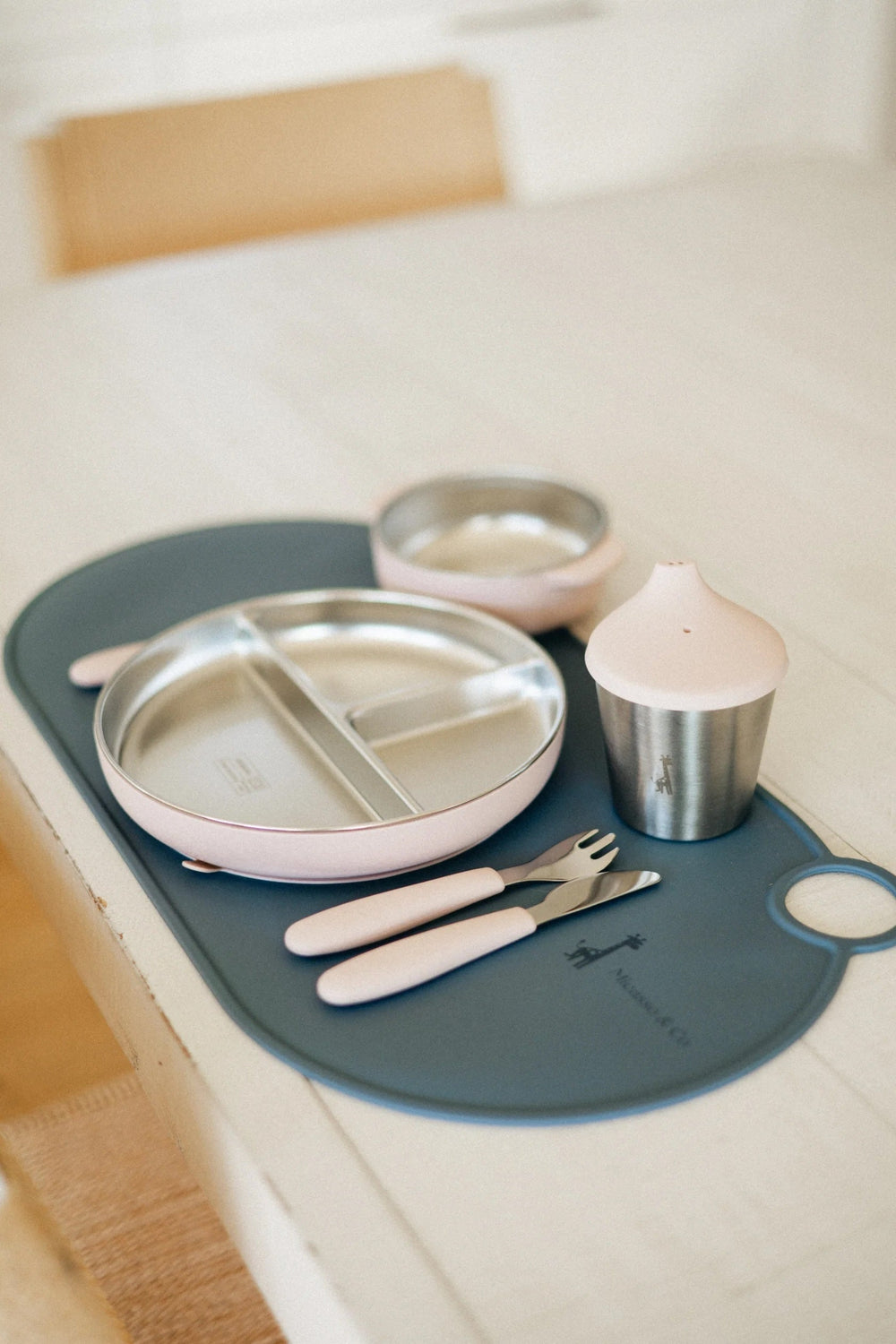 Assiette à ventouse divisée – acier inoxydable et silicone alimentaire blanc crème Micasso Mlle et Coco