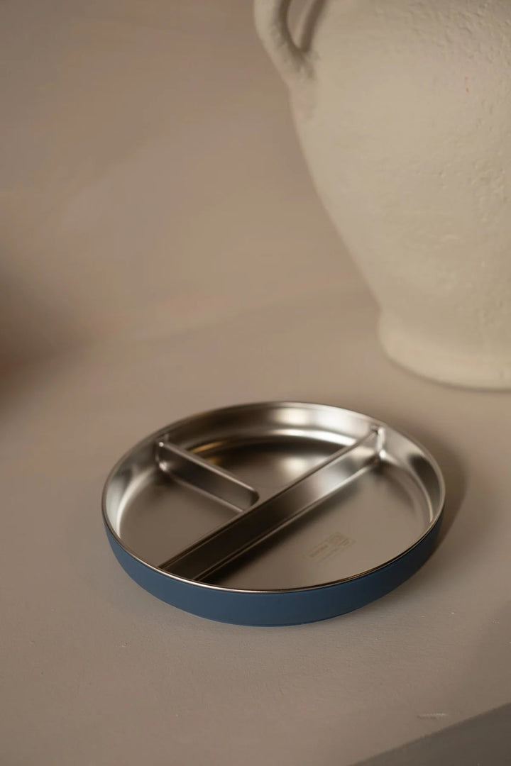 Assiette à ventouse divisée – acier inoxydable et silicone alimentaire blanc crème Micasso Mlle et Coco