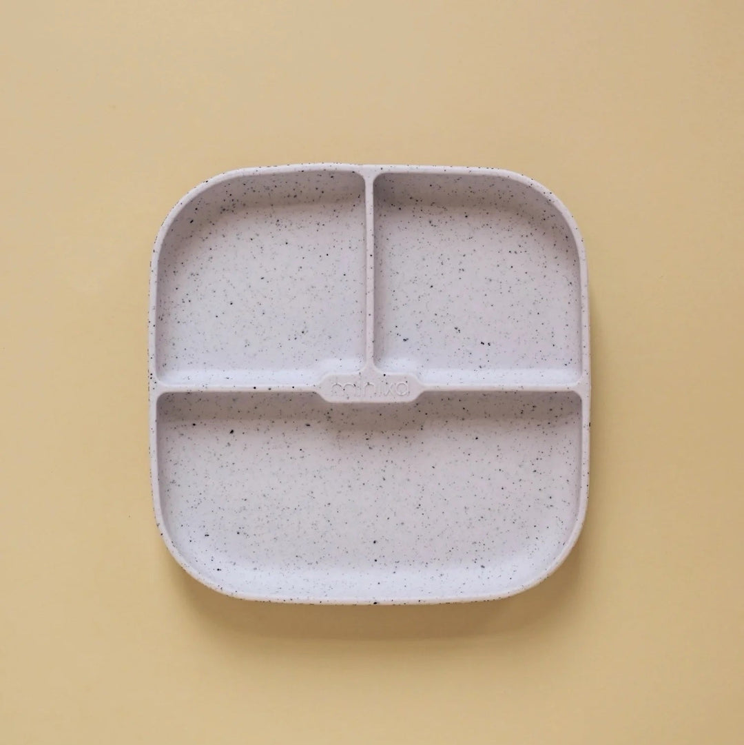 Minika assiette divisée en silicone avec succion Mlle et Coco