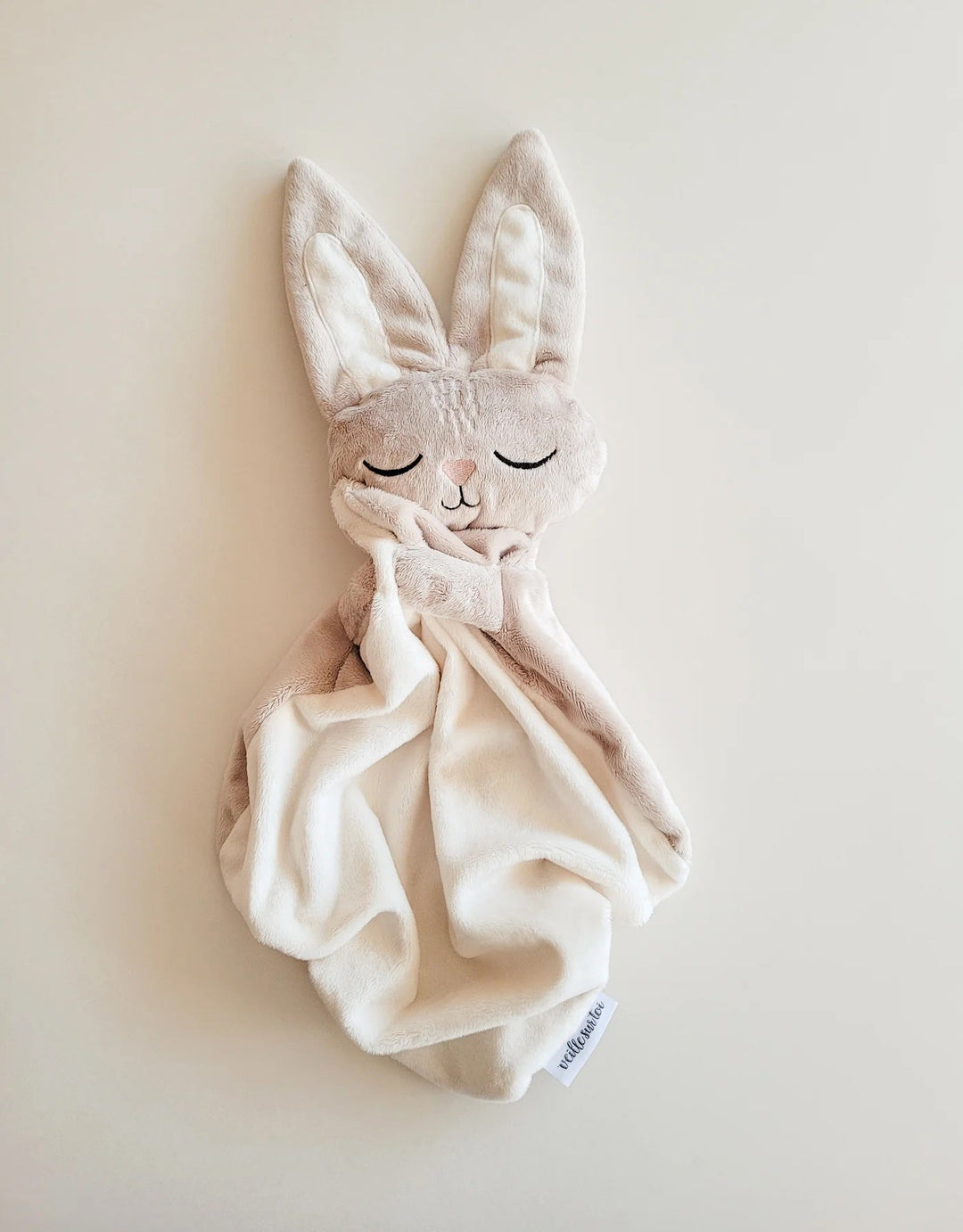 toutou doudou Lapin Marcel endormi Veille sur toi