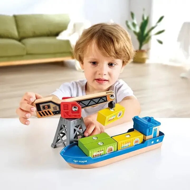 Bateau cargos et grue en bois Hape Mlle et Coco