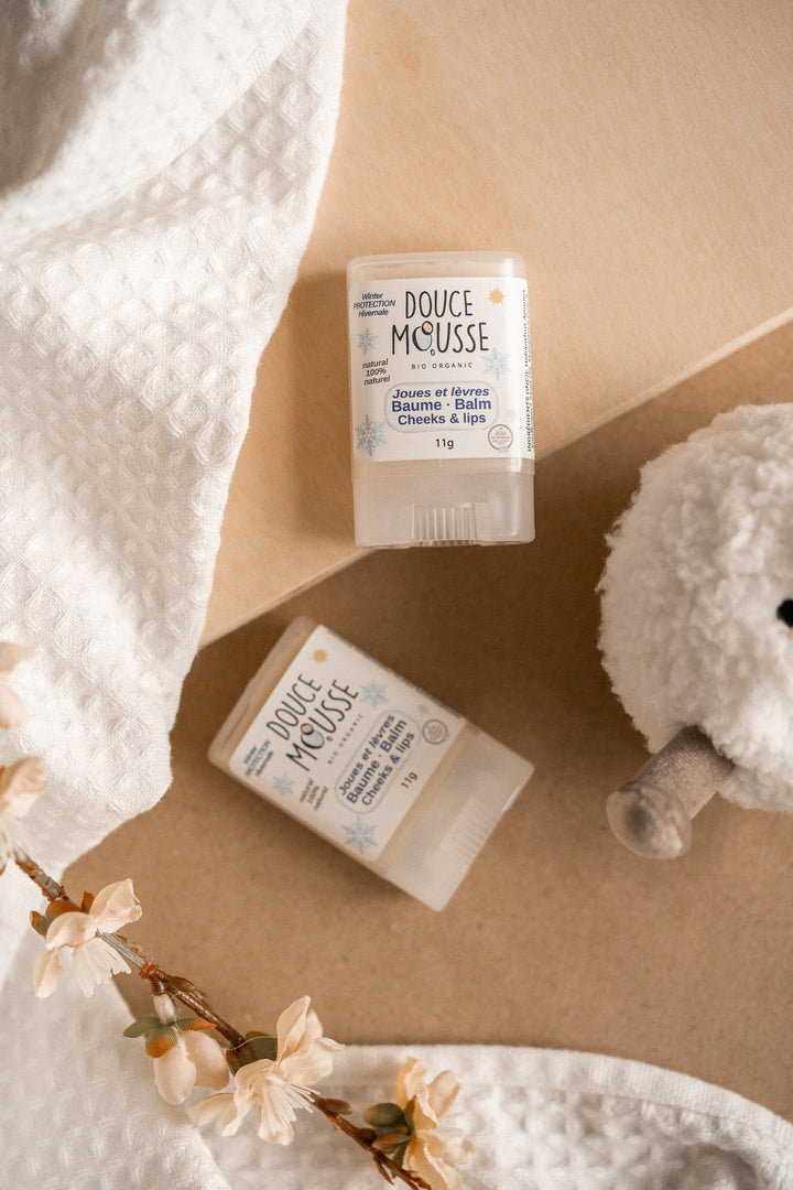 Douce mousse protecteur lèvres joues naturel produit bébé enfant