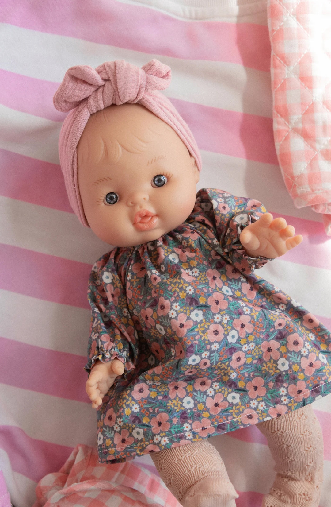 Poupée Gordis Raky avec robe fleurie
Paola Reina