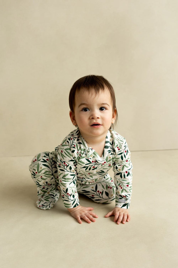 pyjama une pièce motif houx sur fond crème Coccoli