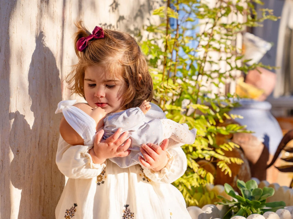 Poupée Paola Reina Sonia blouse fleuris collant bandeau Mlle et Coco
