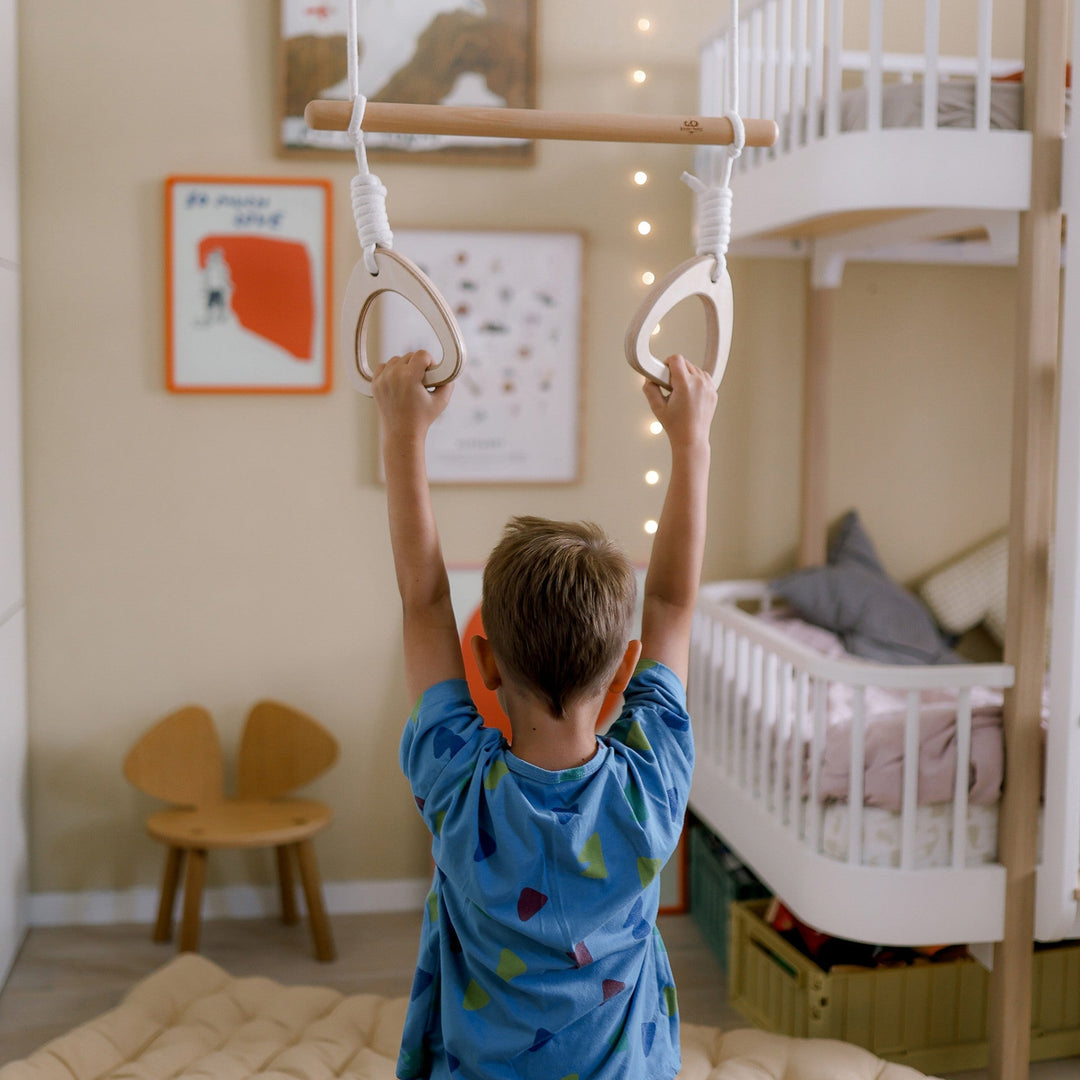 Salle de sport suspendue - Trapèze avec anneaux en bois Kinderfeets Mlle et Coco