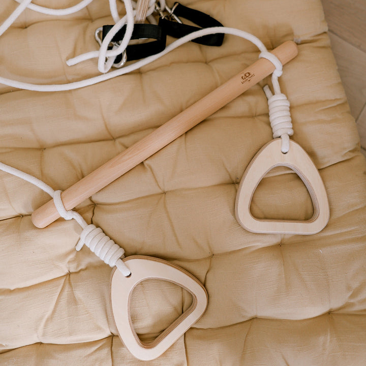 Salle de sport suspendue - Trapèze avec anneaux en bois Kinderfeets Mlle et Coco