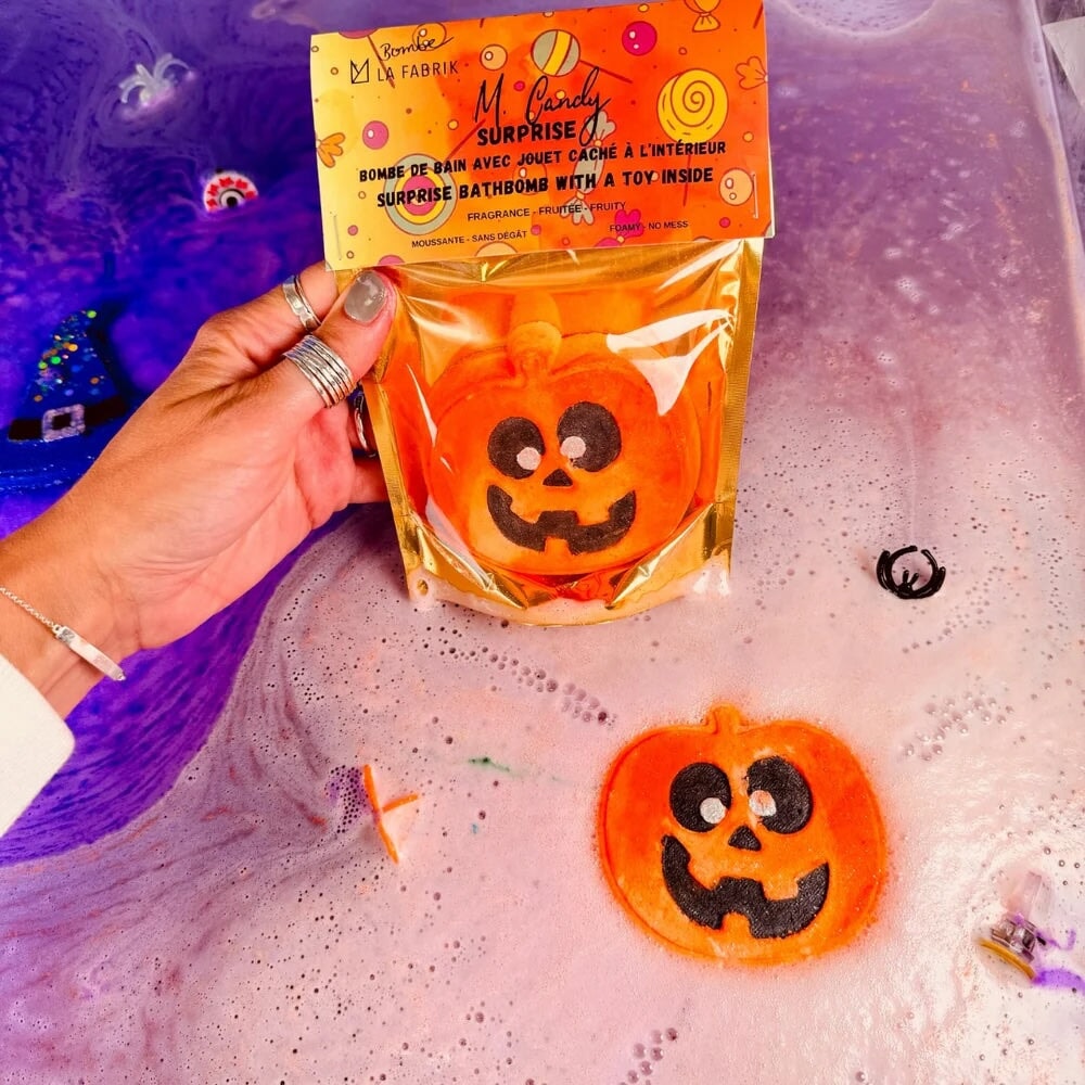 Bombe de bain surprise M. Candy citrouille La Fabrik Mlle et Coco Halloween