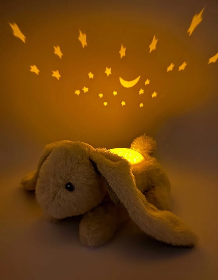 Veilleuse et projecteur lampe crépuscule Lapin beige Charlie Cloud B Mlle et Coco