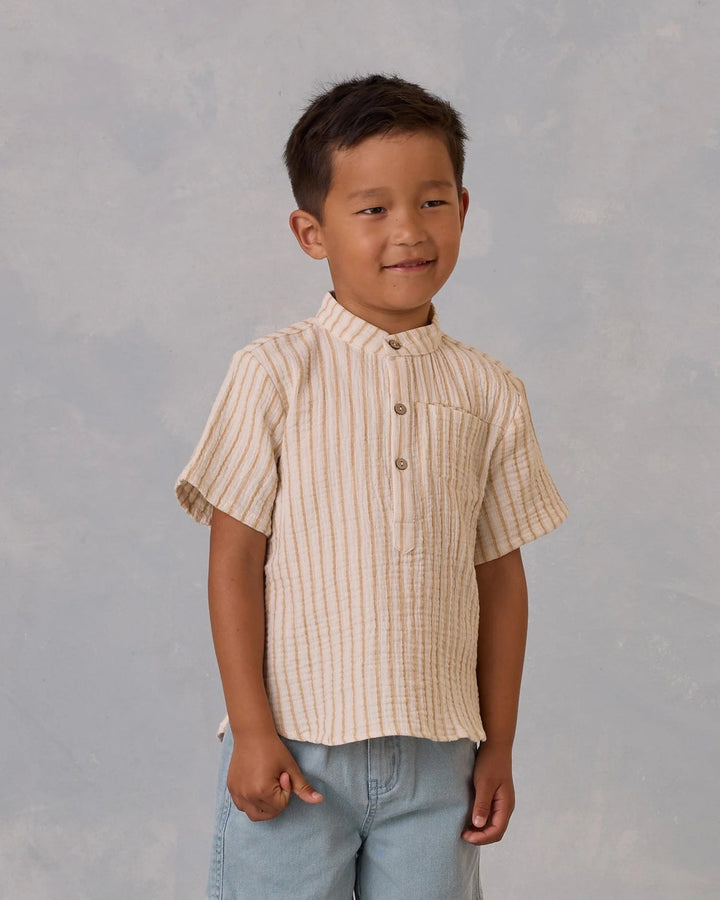 Chemise à manches courtes Mason rayée ivoire et caramel Rylee + Cru Mlle et Coco