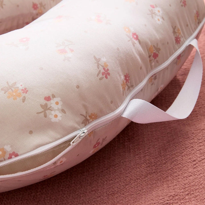 Coussin allaitement motif fleurs de perlimpinpin par Mlle &amp; Coco