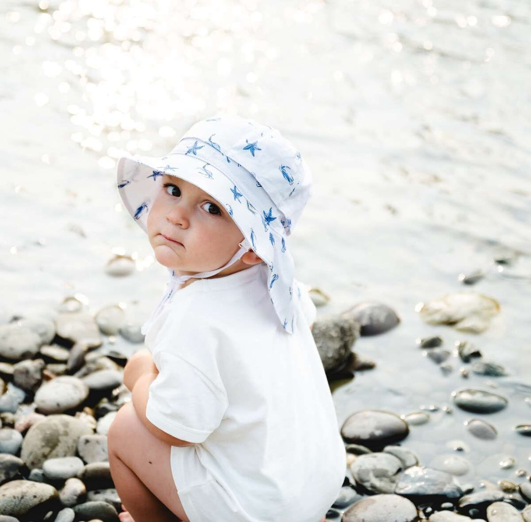 Chapeau de soleil UV blanc motif crabes Calikids Mlle et Coco