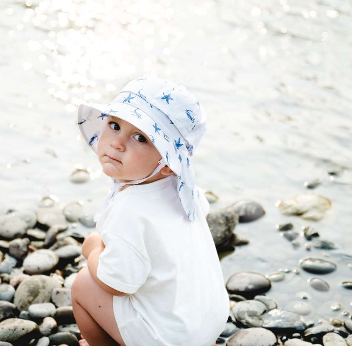 Chapeau de soleil UV blanc motif crabes Calikids Mlle et Coco