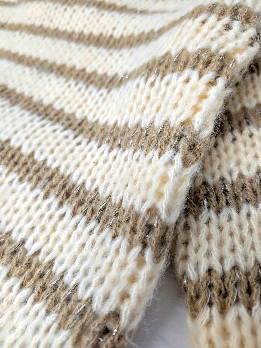 Pull tricot rayé beige et taupe fil brillant Daily Seven