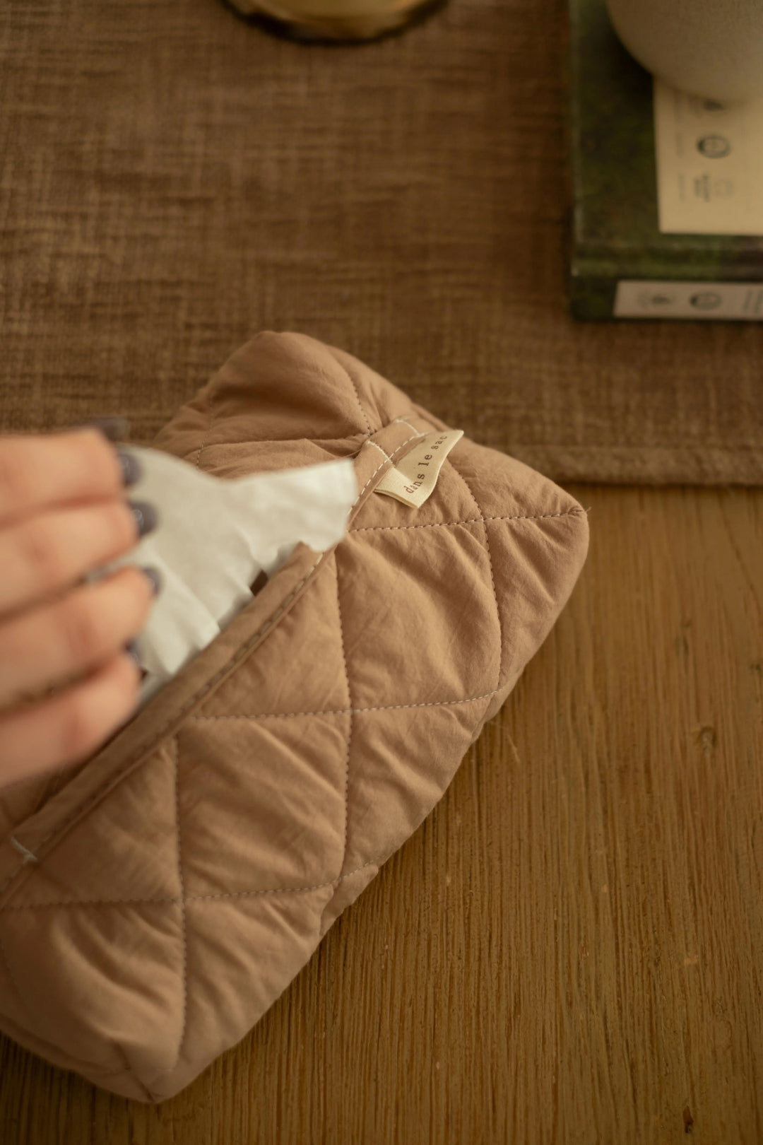 Étui à lingettes matelassé tan Dans le sac Mlle et Coco
