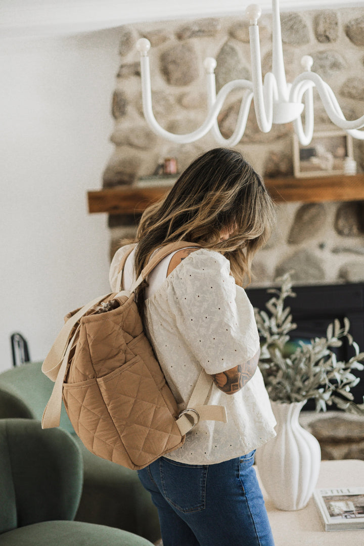 Sac à dos matelassé convertible tan Dans le sac Mlle et Coco