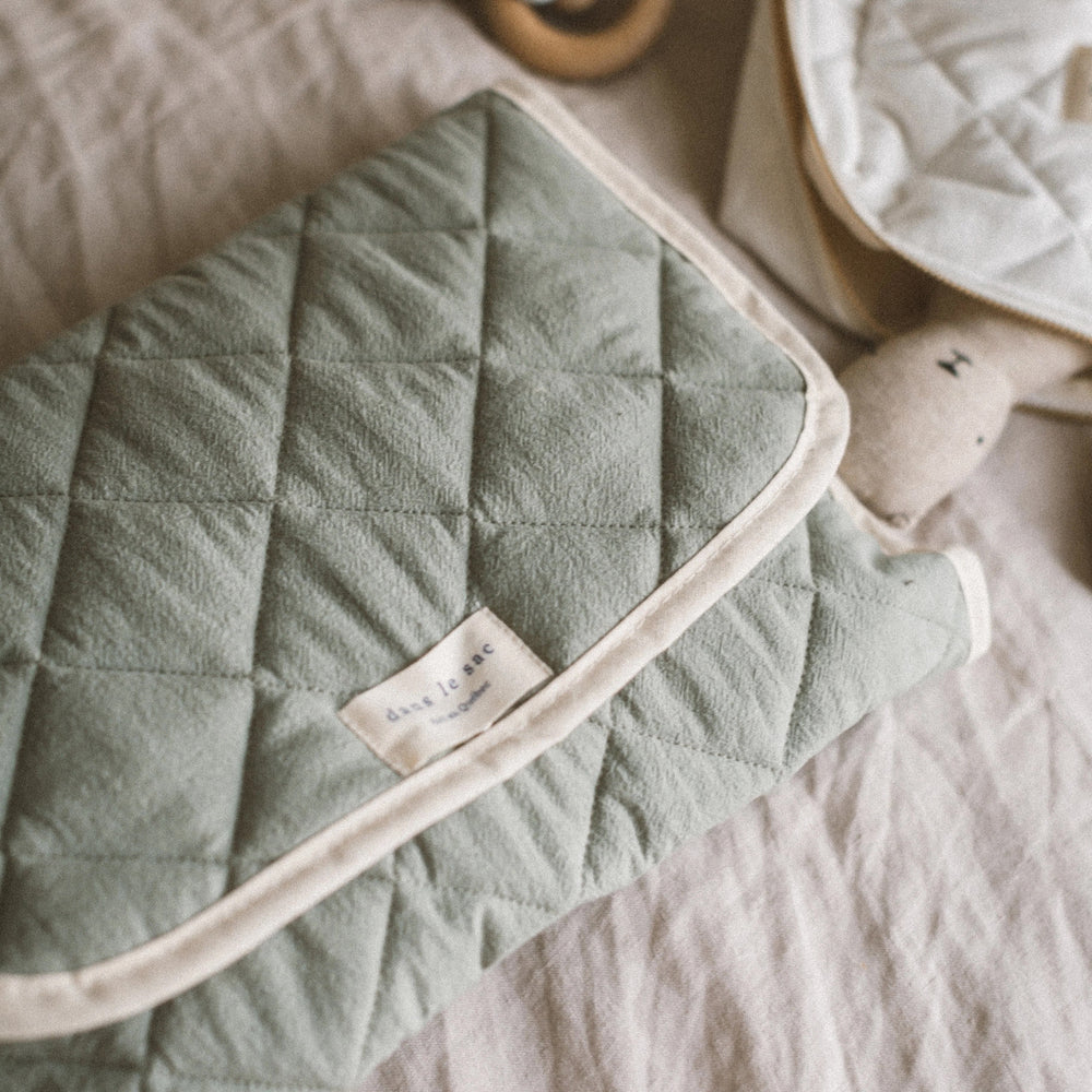Tapis de change matelassé menthe Dans le sac Mlle et Coco