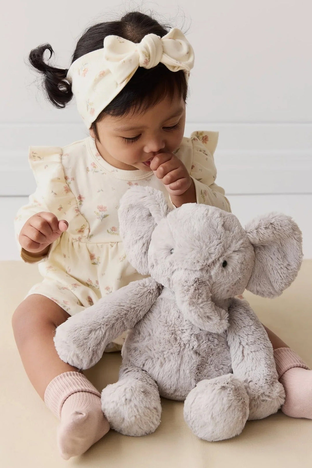 Peluche Olive Éléphant Snuggle Bunnies Gris Mlle et Coco