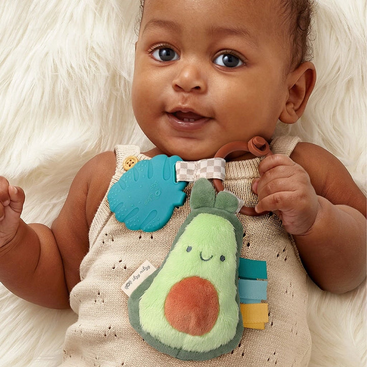peluche dentition avocat éveil Itzy ritzy accessoire bébé poussette