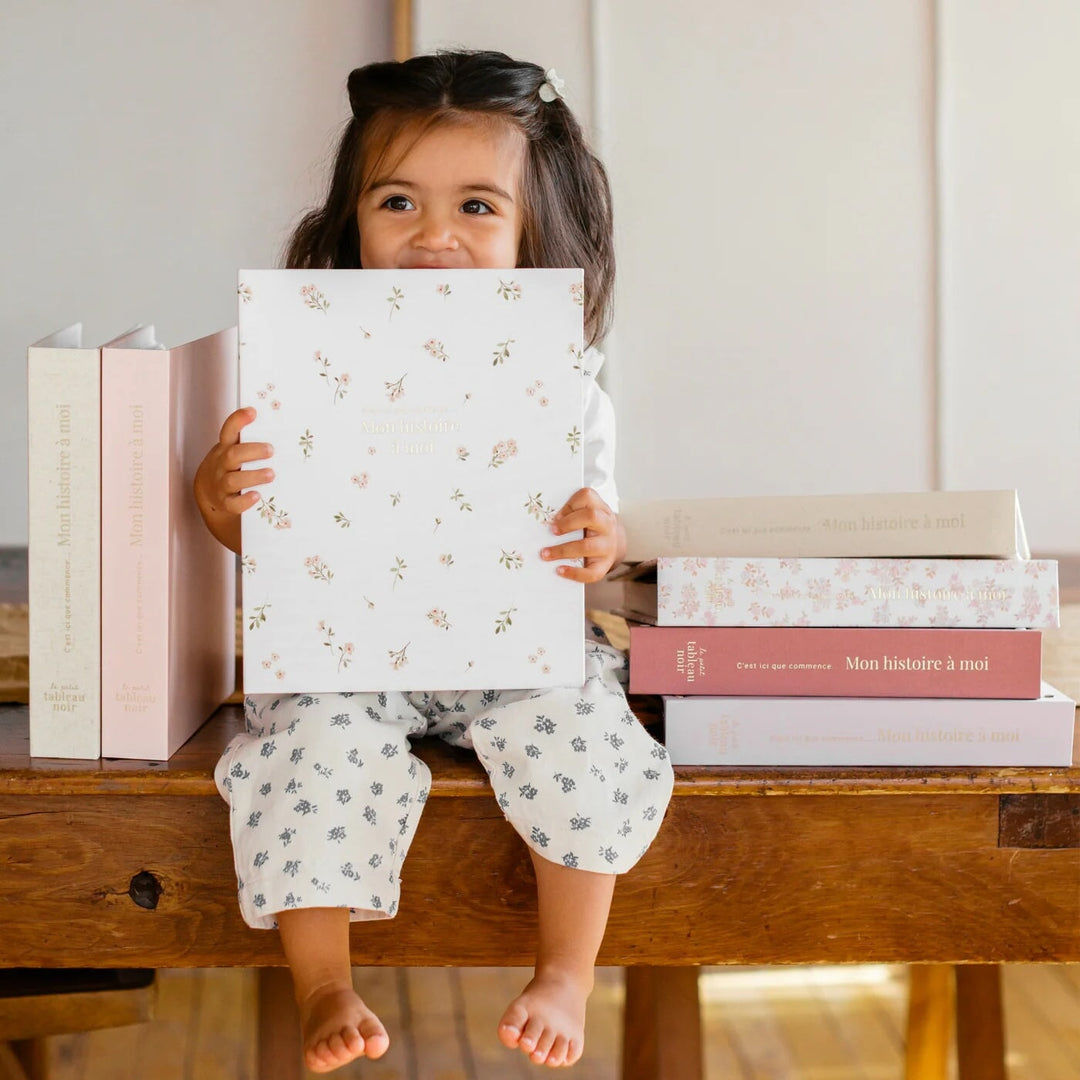 Livre de grossesse et bébé Mon histoire à moi Fleur Pastel Le petit tableau noir Mlle et Coco