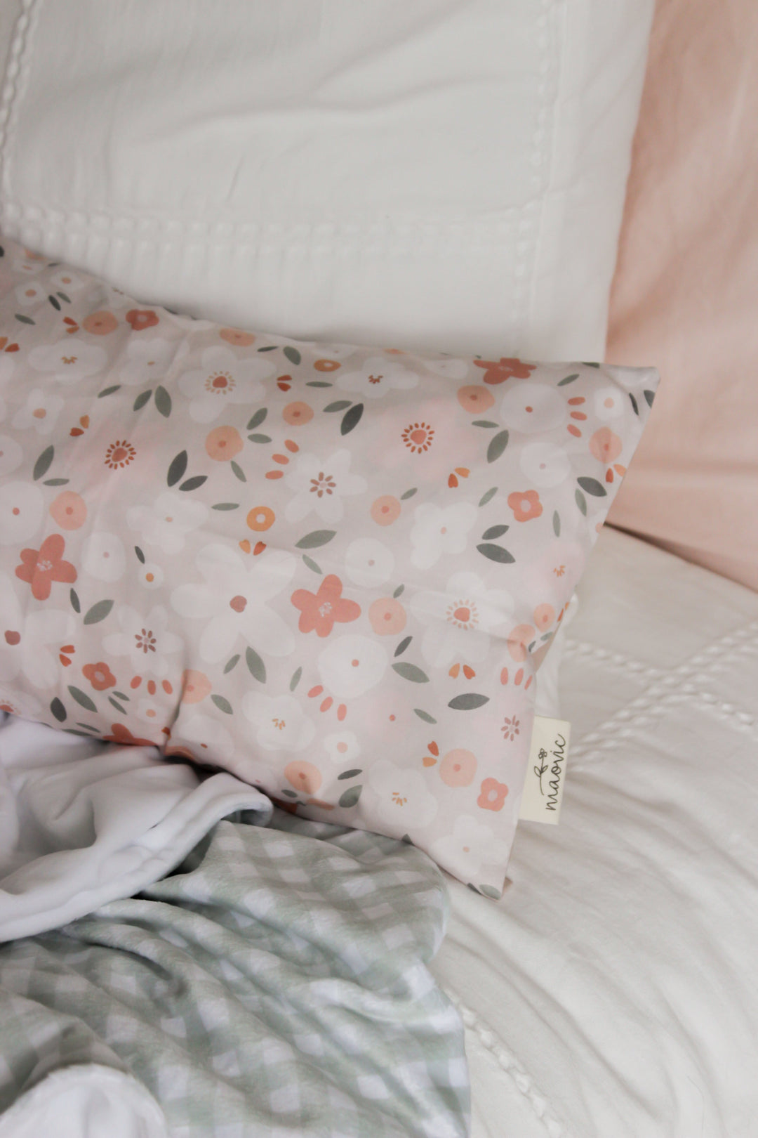 housse oreiller délicatesse floral blush Maovic Mlle et Coco