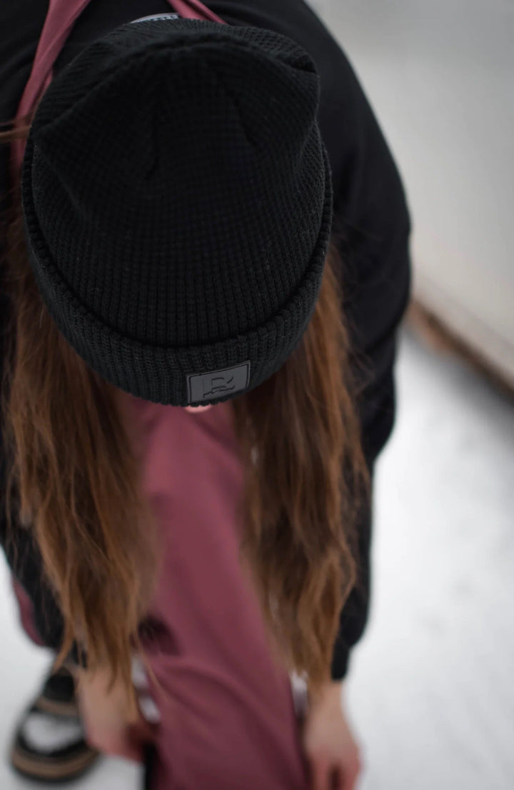 tuque noir gaufré doublé accessoire hivers Bromance compagnie québécoise