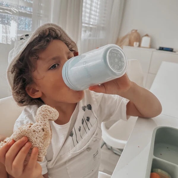 gobelet isotherme wave bleu accessoire enfant tout-petit breuvage Noüka