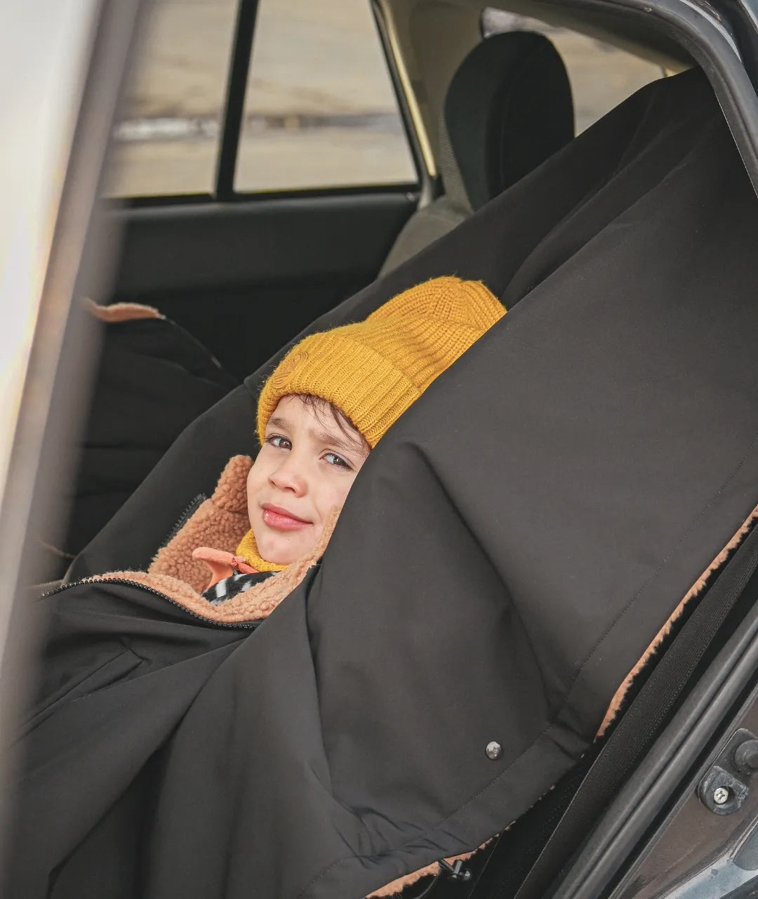 Housse-Poncho 3 en 1 pour bébé et enfant 6 ans et + Noir Gustine Mlle et Coco