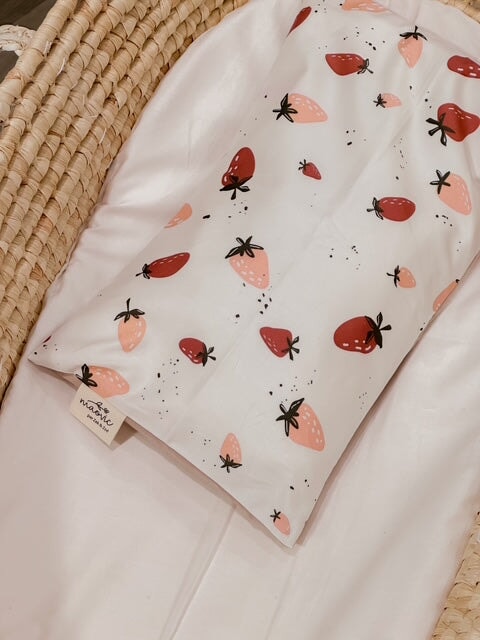 Housse pour oreiller Maovic motive de fraises  Mlle &amp; Coco