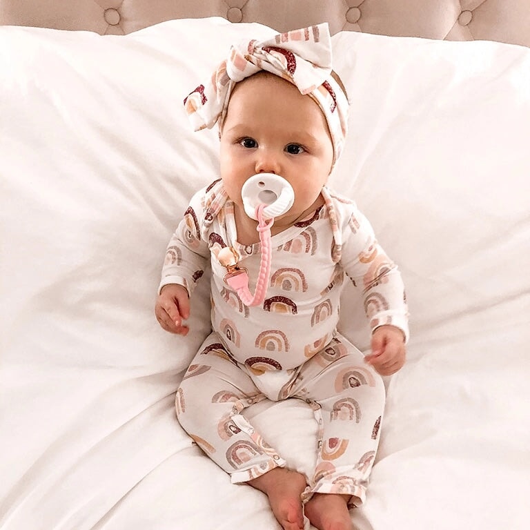 attache-suce rose silicone Itzy Ritzy accessoire bébé