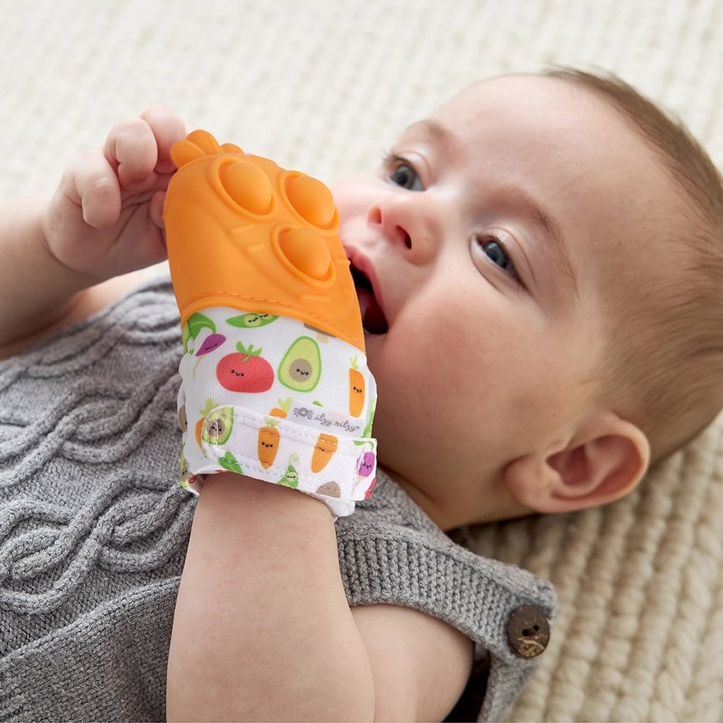 Mitaine de dentition en silicone pop it - Légumes - Itzy Ritzy Jouet/jeux Itzy Ritzy 