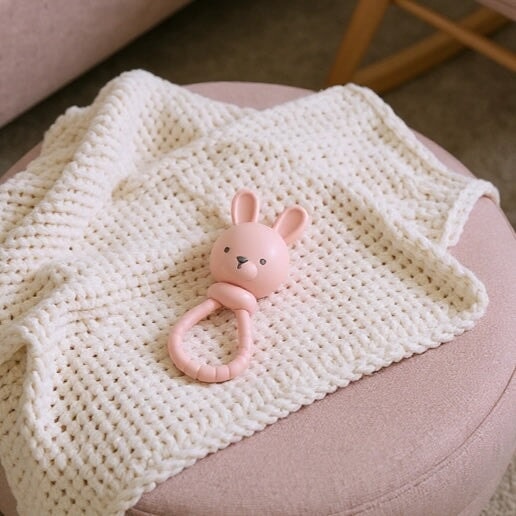 hochet jouet lapin rose Itzy Ritzy dentition Mlle et Coco