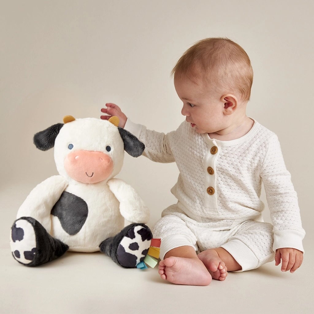 peluche sensoriel vache Itzy Ritzy Mlle et Coco