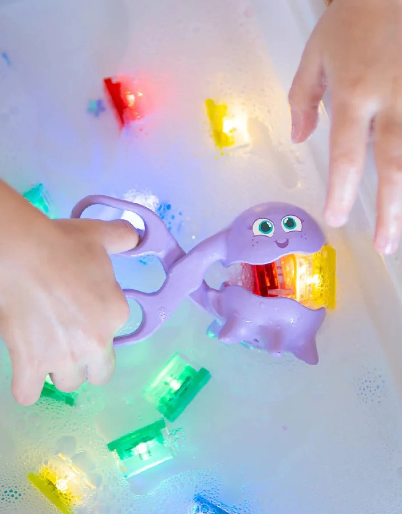Glo Pals, Lot de 3 Instruments Sensoriels Pick Up Pals, avec secoueur, pincettes et brossage, jeu pour enfants de 18 mois d'âge, aide au développement sensoriel et cognitif en silicone médical Glo Pals, Lot de 3 Instruments Sensoriels Pick Up Pals, avec secoueur, pincettes et brossage, jeu pour enfants de 18 mois d'âge, aide au développement sensoriel et cognitif en silicone médical