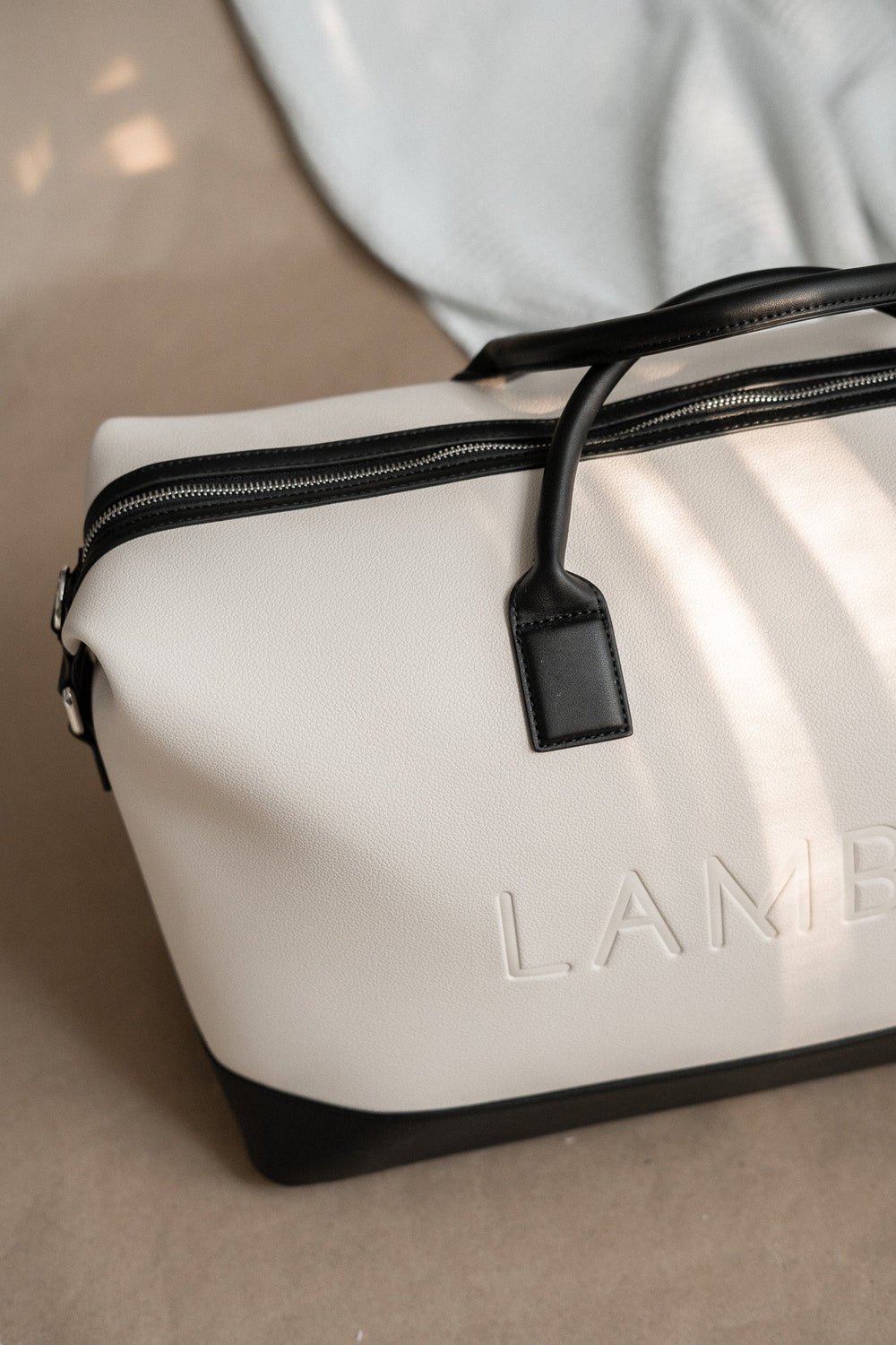 fourre tout june lambert blanc casse noir compagnie quebecoise