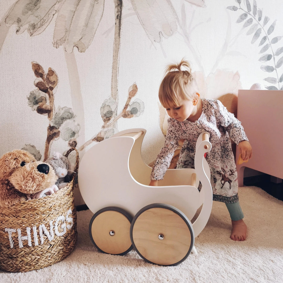 Petite poussette en bois blanche Kinderfeets Mlle et Coco