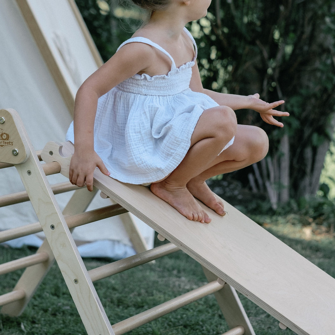 Gymnase Pikler Rampe et toboggan en bois Kinderfeets Mlle et Coco