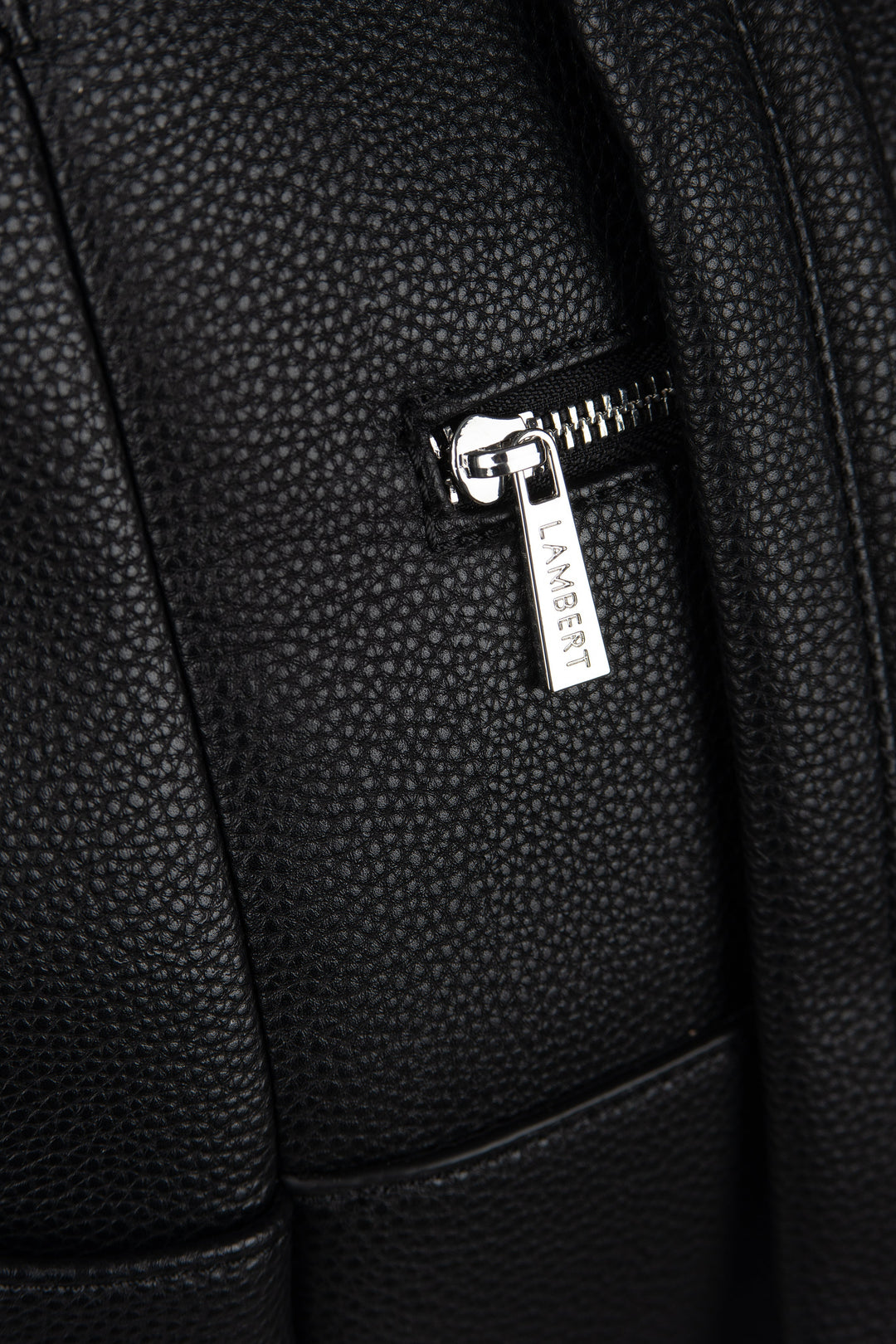 sac couche cuir vegan noir Nala Lambert produits québécois