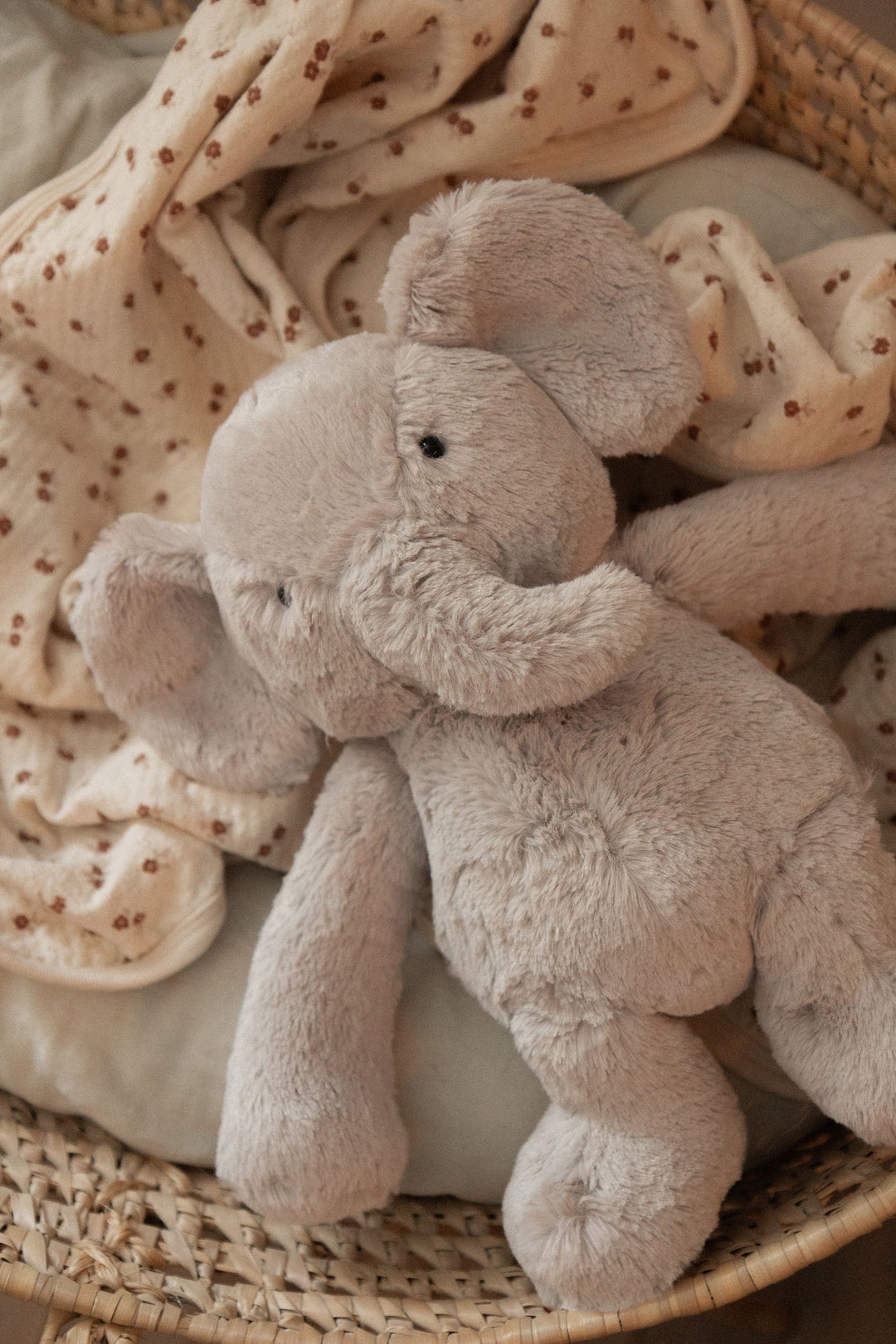 Peluche Olive Éléphant Snuggle Bunnies Gris Mlle et Coco