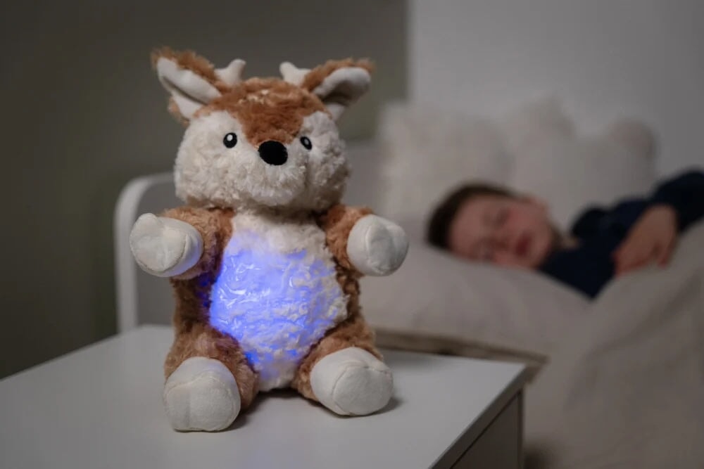 Peluche musicale et lumineuse Lovelight Finley faon Cloud B Mlle et Coco