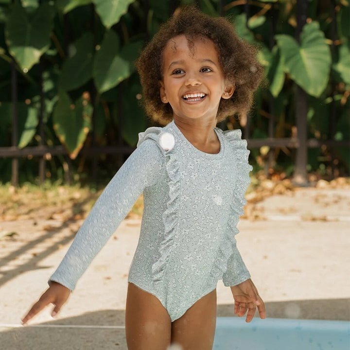 Maillot manches longues une pièce bleu poudre motif fleurs Petit Lem Mlle et Coco