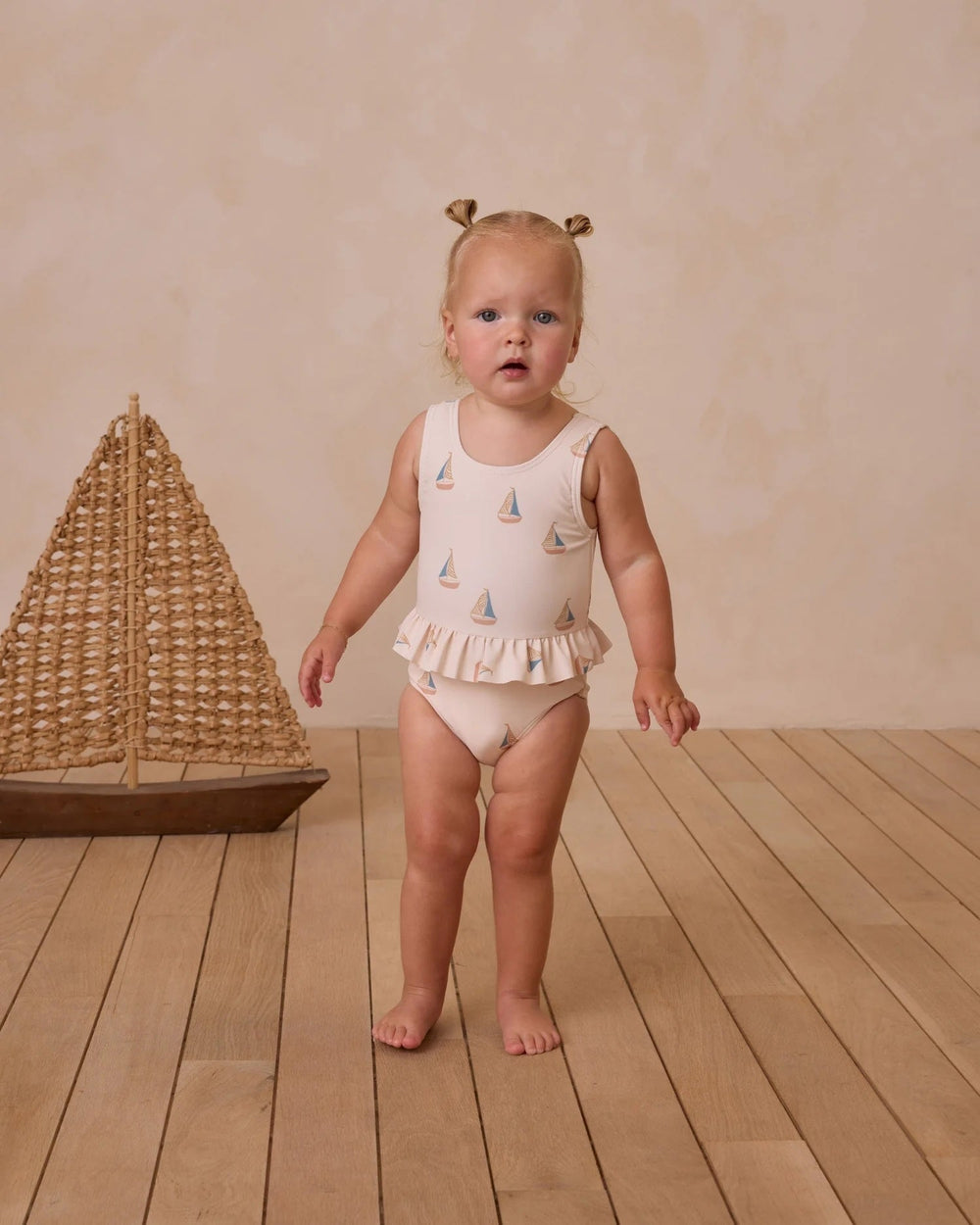 Maillot une pièce ivoire motif voiliers Rylee + Cru Mlle et Coco